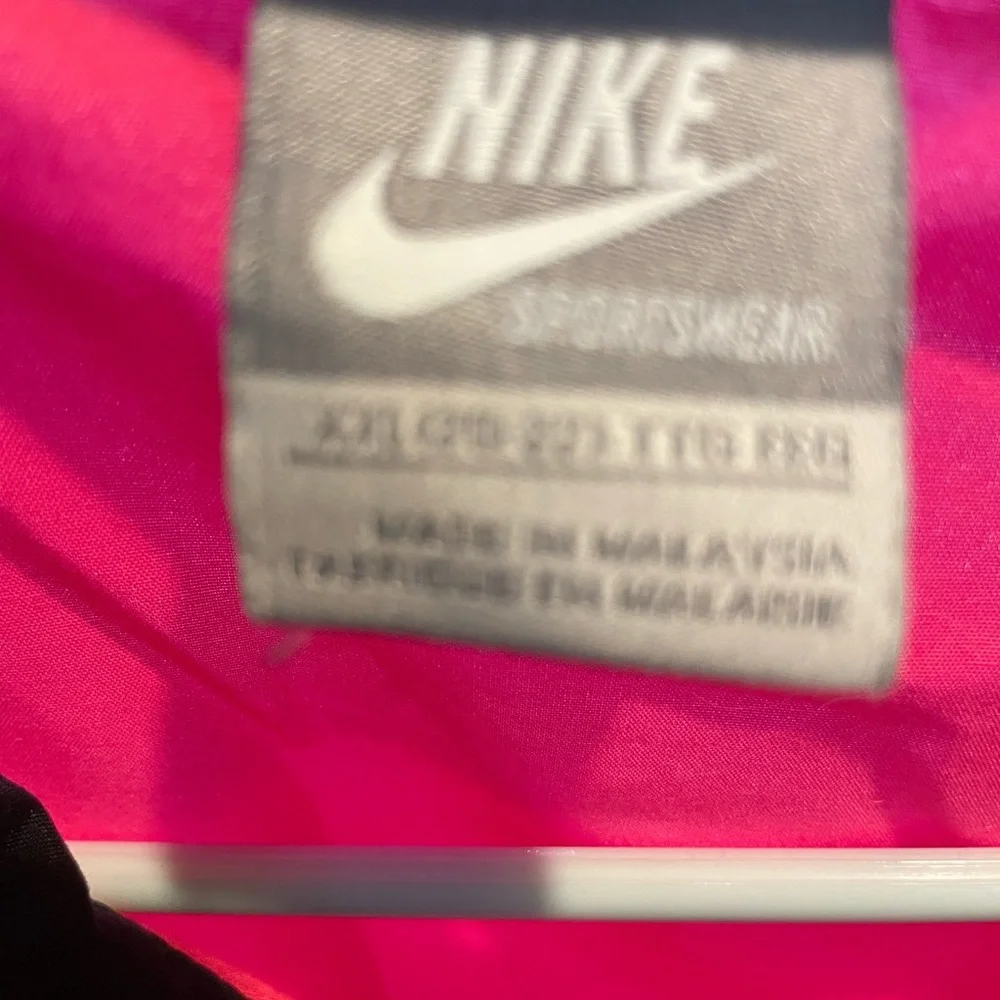 - Nike Women's XXL lightweight jacket, hot pink unisex